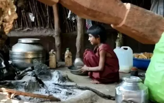 Seven-year-old Ganga of Jhabua's Kaliya Viraan village now lives alone with her young siblings.There is no one to look after them.