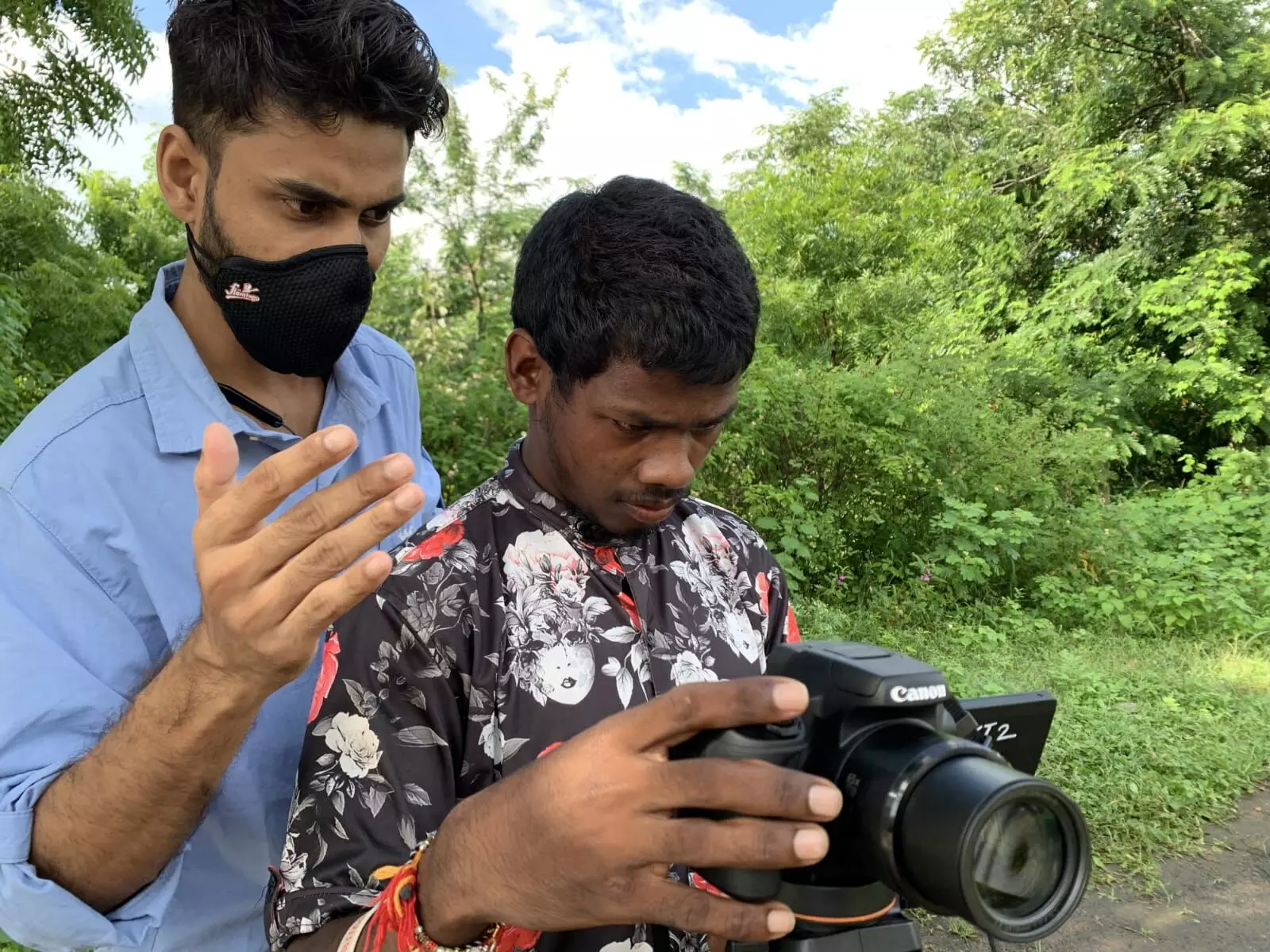 Young people belonging to the Gond, Baiga, Bhil, Bediya Pardhi and other adivasi tribes were trained in making documentaries.