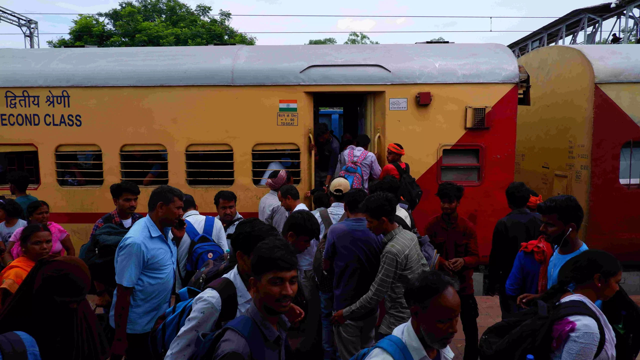 Migrant workers from Palmu board their train to Sasaram, Bihar.