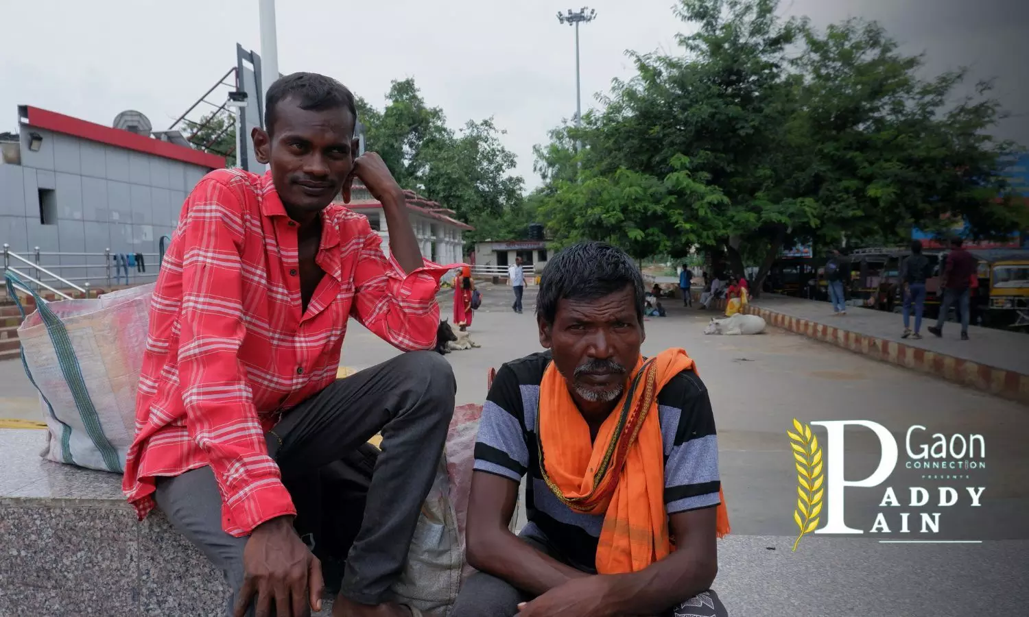 Kuldeep (left) migrating to Sasaram with his uncle to work as a construction labourer.