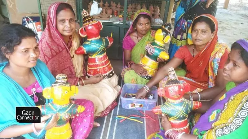 Lac dolls, bangles and boxes are made and used in households in this area for generations.