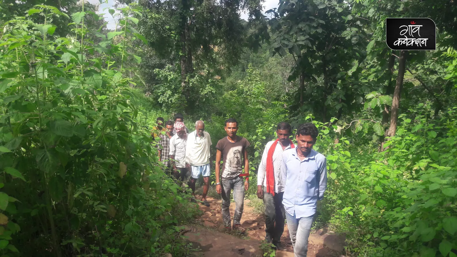 आदिवासी गाँव दुर्गम इलाके में हैं और अगर कोई बीमार पड़ जाए तो भी मदद के लिए मीलों दूर जाना पड़ता है।