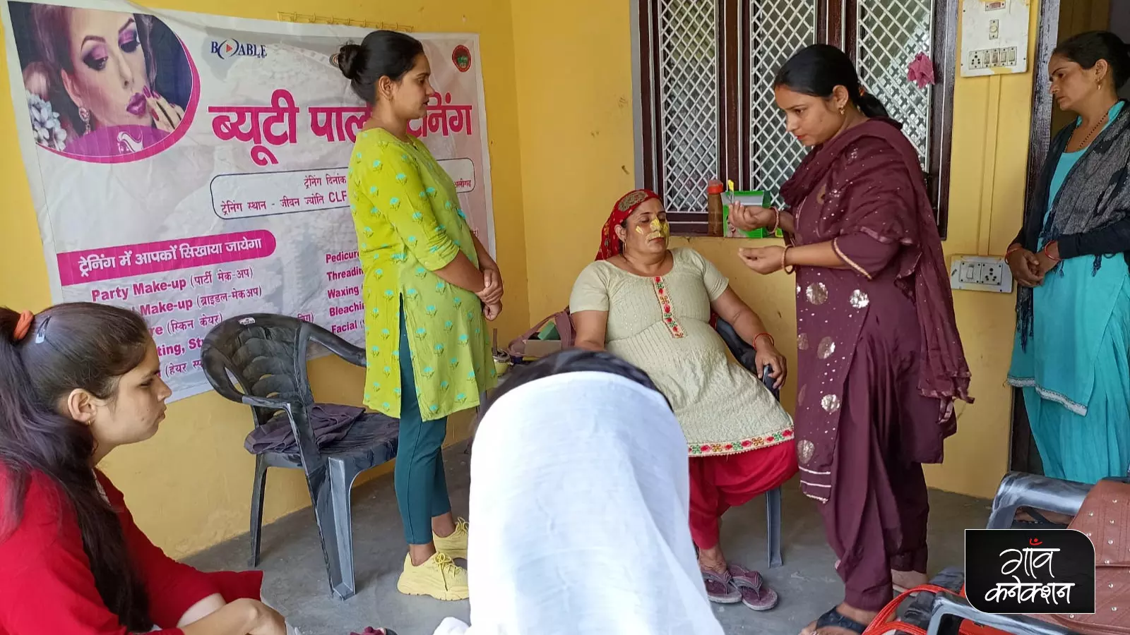 जब से उन्होंने घर की आय में योगदान देना शुरू किया है, तब से उनके घर के अंदर जो बंदिशें थीं, वे धीरे-धीरे खत्म हो गई हैं।