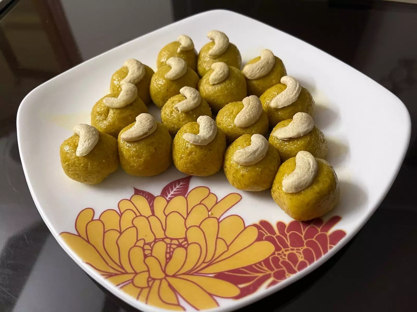  Tagar gives that grainy texture to the besan ladoos.