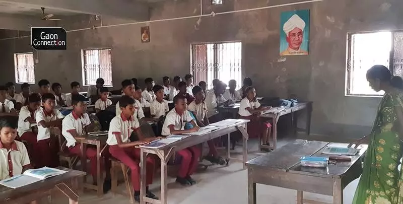 Despite it being a school where the tribal hero studied, the local residents prefer to send their children to other schools.