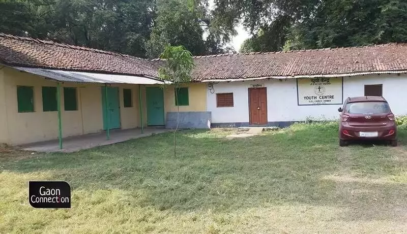 Birsa Munda's memory is preserved in an old hostel building from his time, which is now a youth centre. 