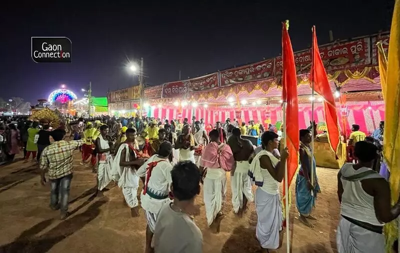 The century old traditional brass craft-persons of Atalapur, Samantarapur, Laxminagar, Kundapatana, Balipatana, Kulugaon and other villages in Jajpur district also did brisk business in Bali Yatra.