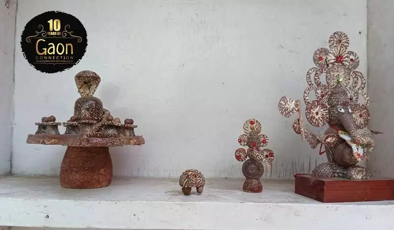 Figurines made of betel nuts.