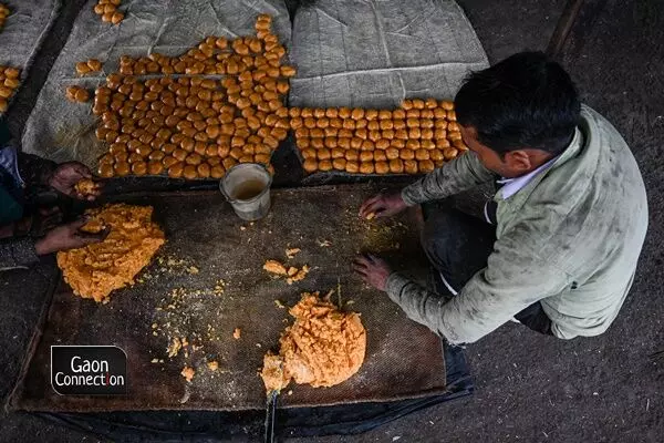 Jaggery is a natural sweetener and is an effective way to boost immunity, regulate body temperature, enrich the skin, improve digestion and also cure joint pain.
