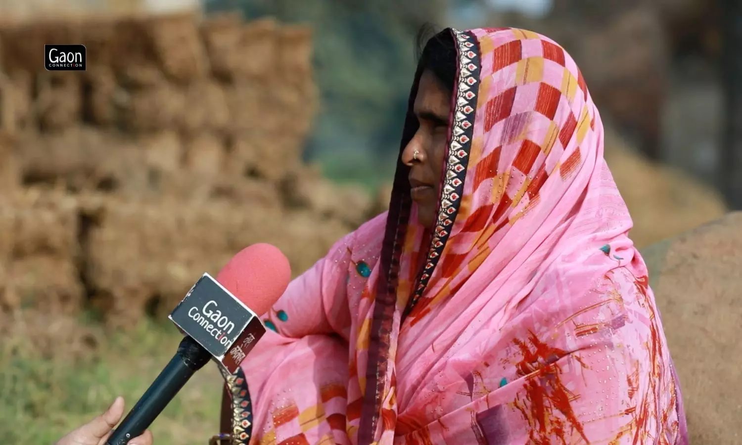 Sangeeta Devi, mother of Indravati, a student of Pradeep Kashyap. Photo by Gaon Connection.