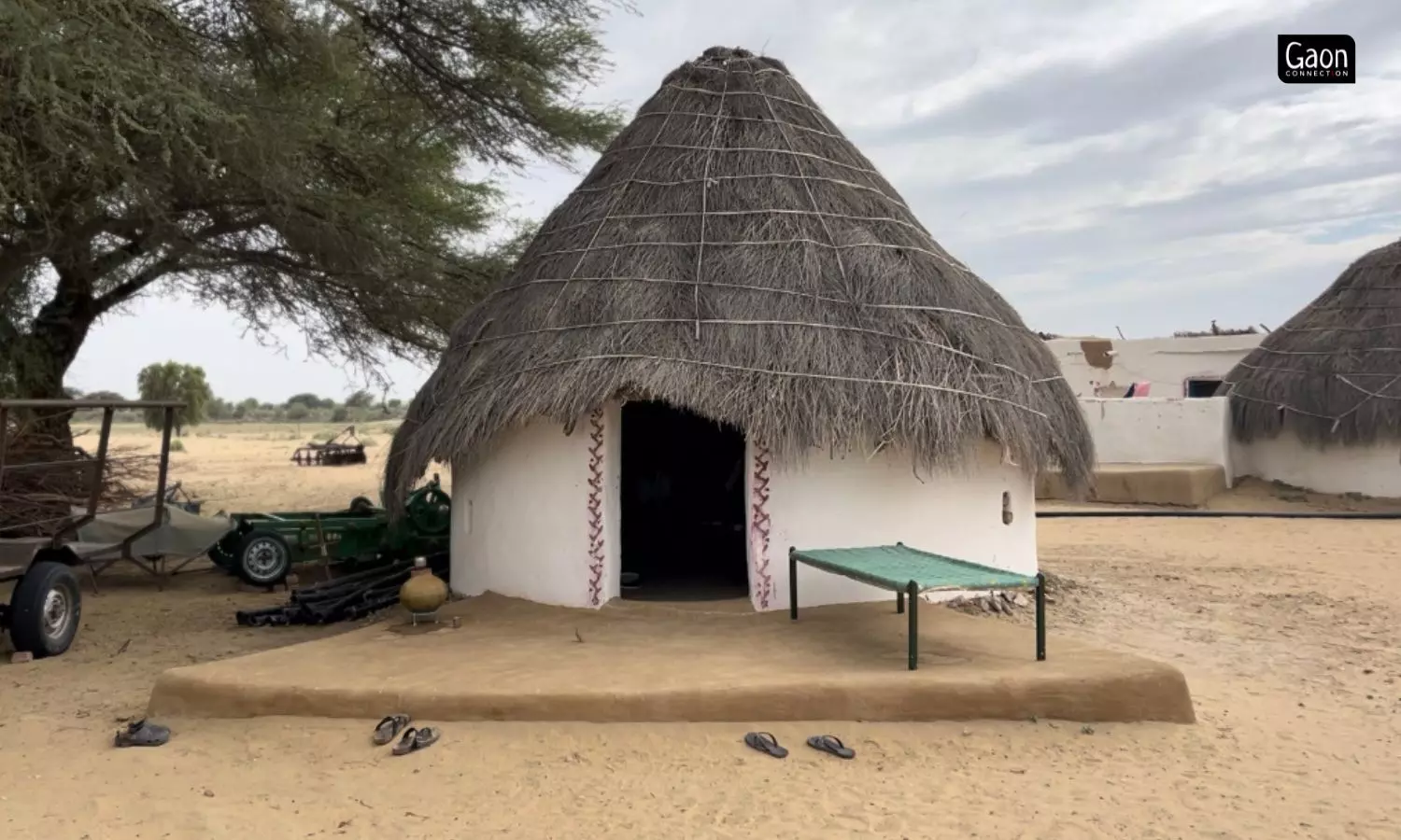 For centuries, communities have been living in the inhospitable terrain of the vast desert in Rajasthan and have evolved their lives and lifestyle, including construction of their huts, around it. Photo by Twarita Chouhan.