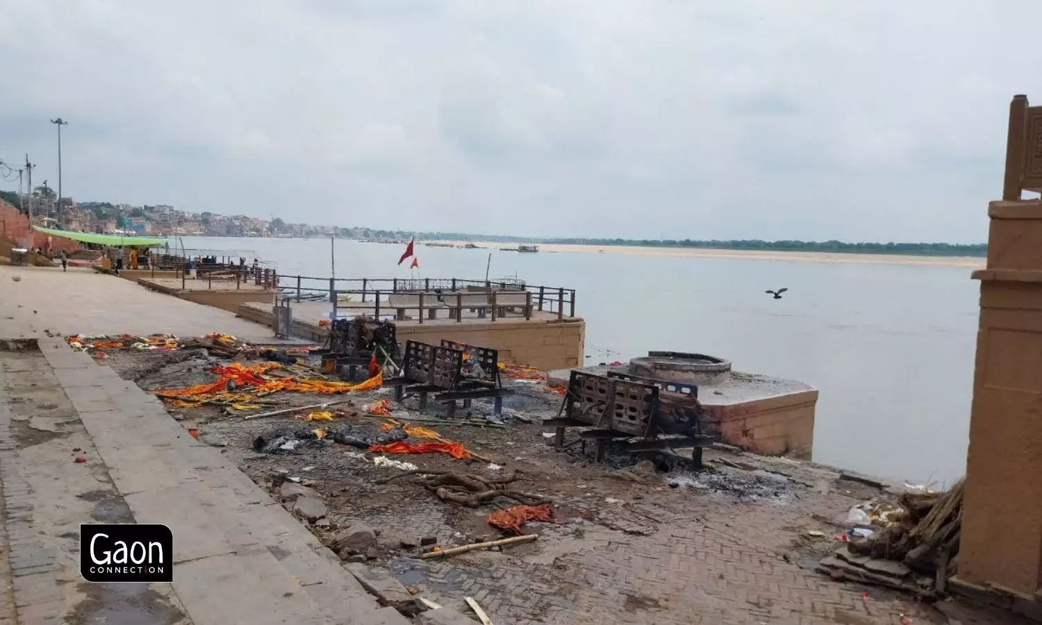 From the Manikarnika Ghat right up to Harishchandra Ghat, there are last rites being conducted in their hundreds every single day.