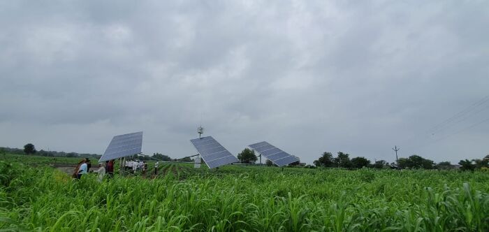 Thanks to the off-grid solar-powered agricultural pumps, farmers no more have to depend on the erratic power supply of the state electricity board. Pic: Nidhi Jamwal